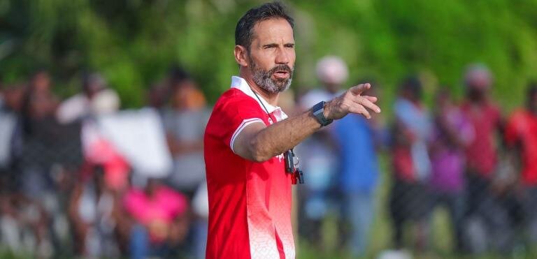 Una Majina mengi sana huu Mchezo.Wengine tunauita Soka,Kandanda,Kabumbu nk.Lakini wewe tambua ni Mchezo wa Mpira wa Miguu,Mchezo ambao una matumizi makubwa ya Fedha.