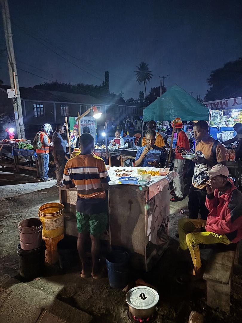 Roadside&nbsp;food vendors: Are they a&nbsp;necessity?